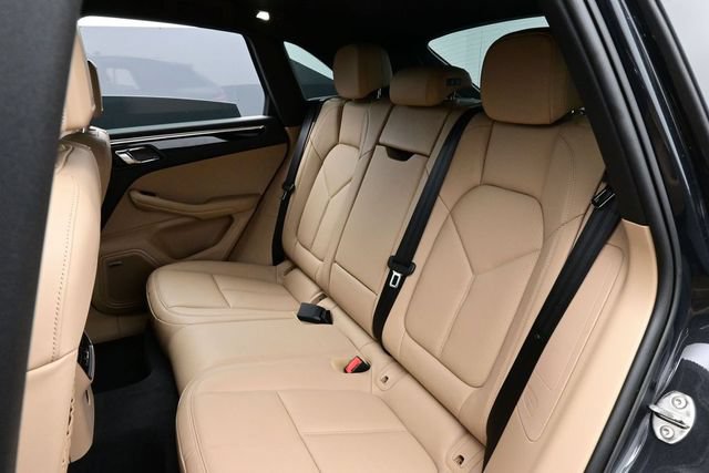 Certified 2025 Porsche Macan AWD/4WD image 14