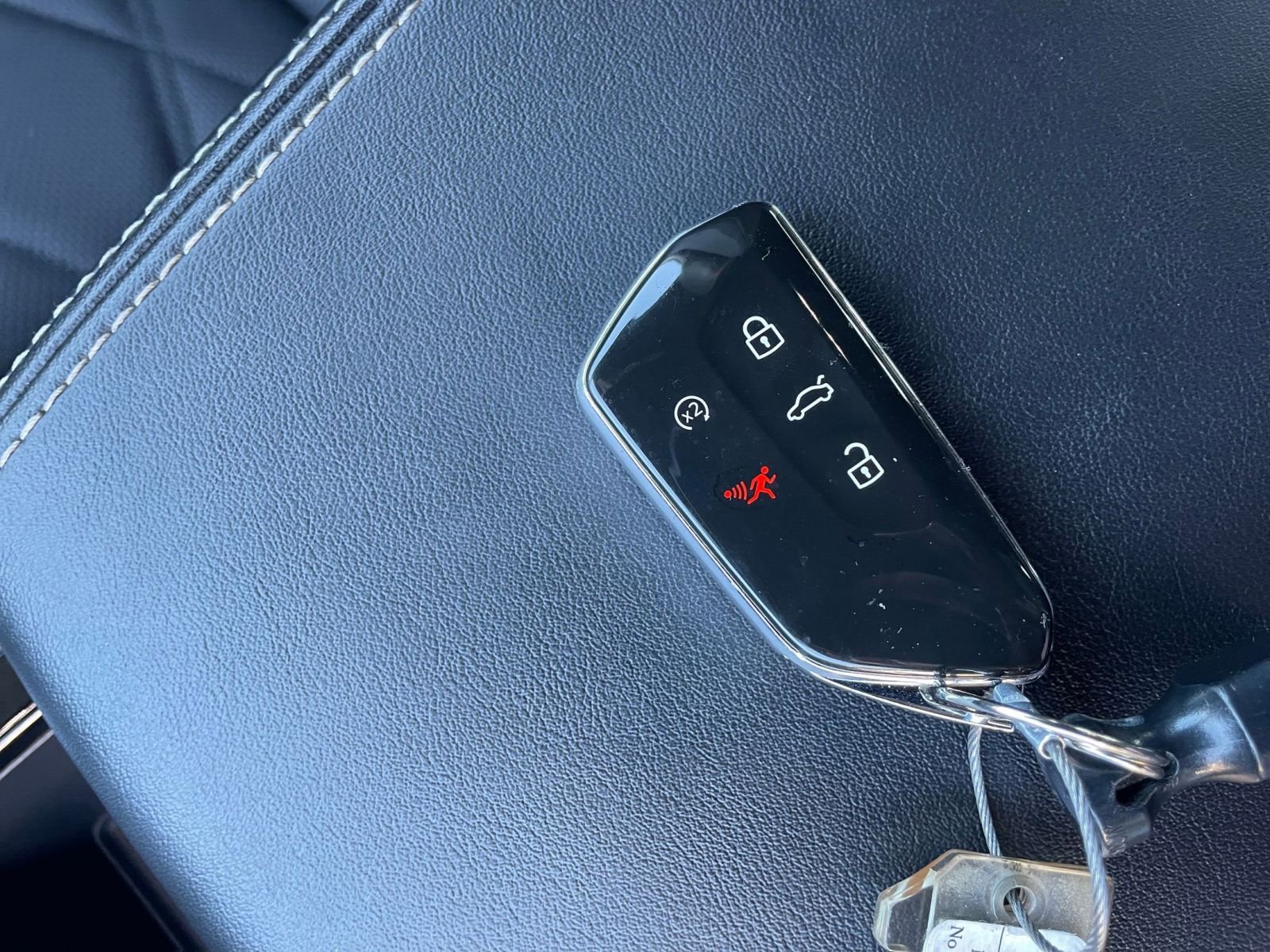 Used 2025 Volkswagen Atlas Cross Sport SE image 23