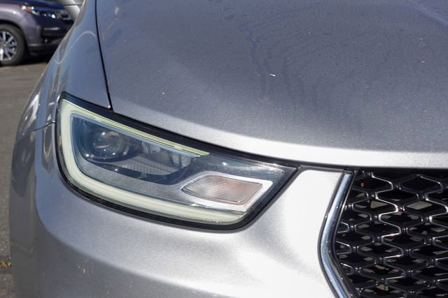 Used 2021 Chrysler Pacifica Touring-L image 3