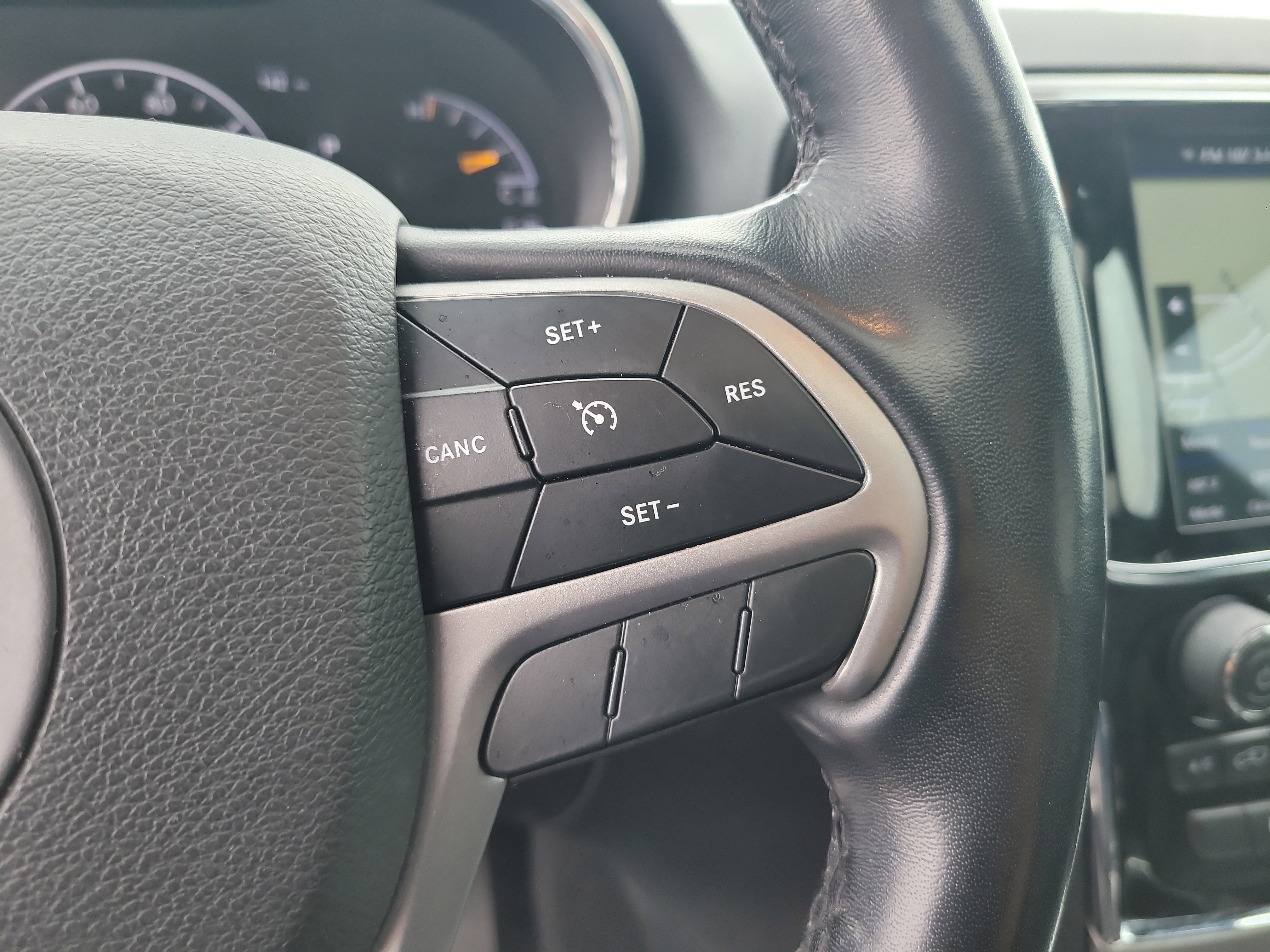 Used 2022 Jeep Grand Cherokee Limited image 28