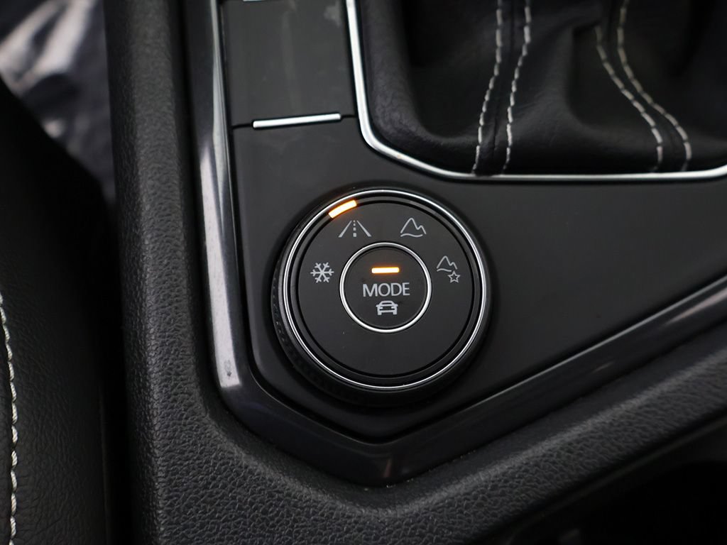 Used 2024 Volkswagen Tiguan SE R-Line AWD/4WD image 52