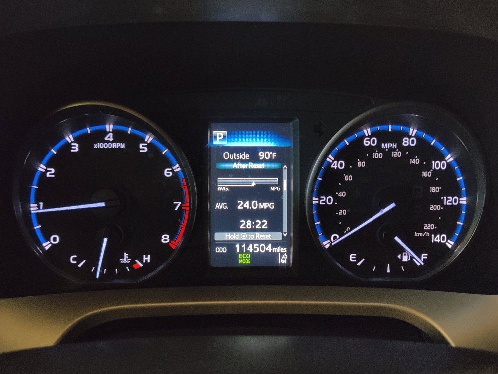 Used 2018 Toyota RAV4 LE FWD image 23