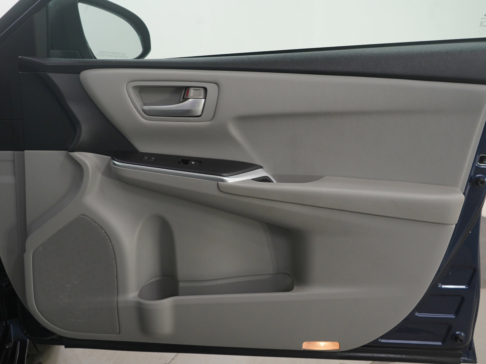 Used 2015 Toyota Camry LE image 9