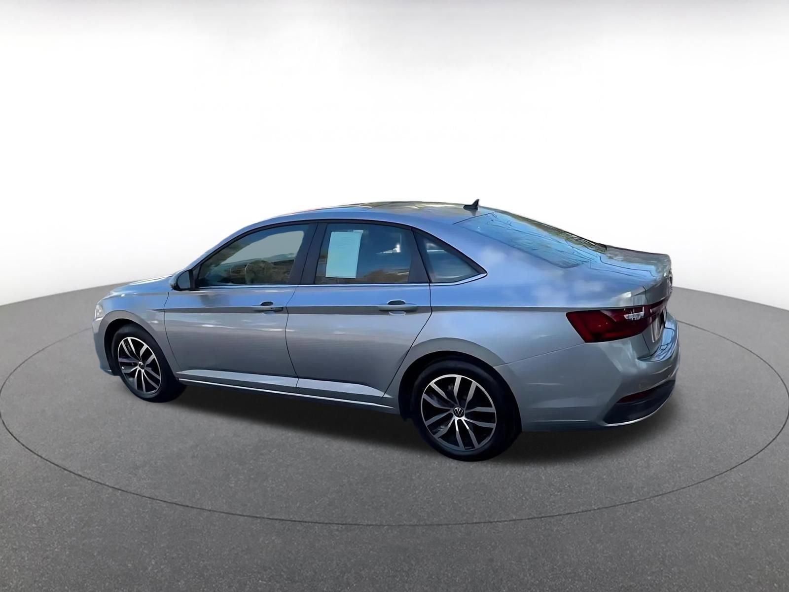 Used 2025 Volkswagen Jetta SE image 10