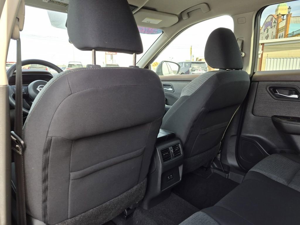 Used 2022 Nissan Rogue SV image 33