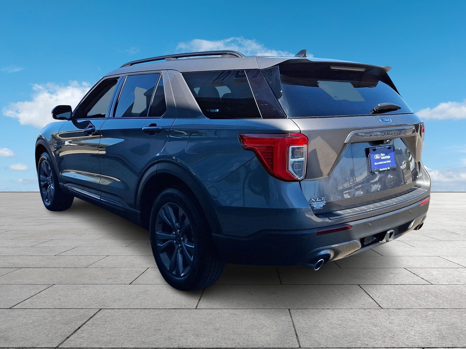 Certified 2023 Ford Explorer XLT w/ Equipment Group 202A image 4