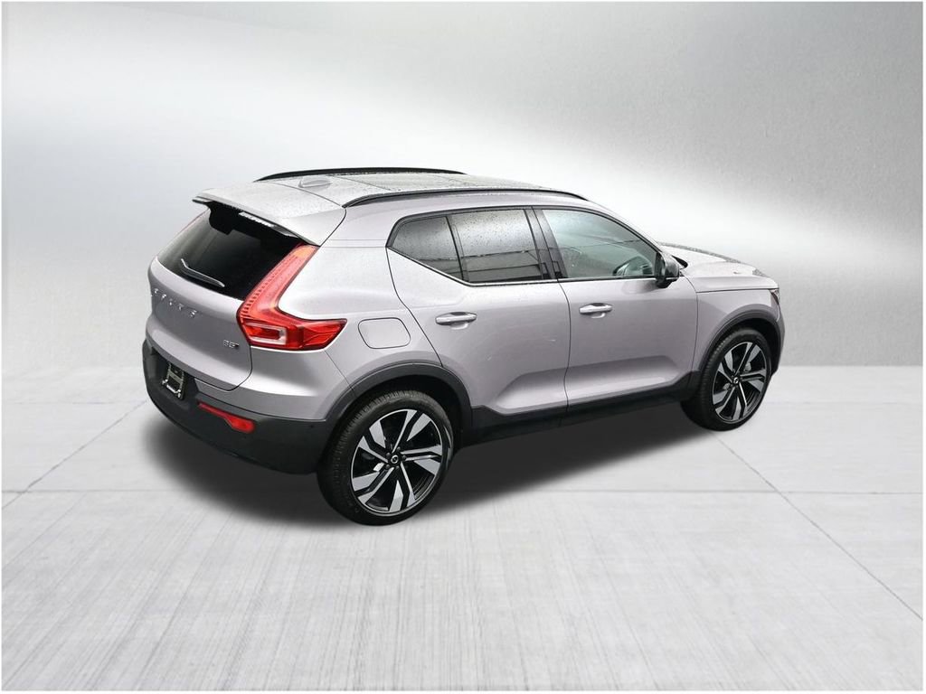 New 2026 Volvo XC40 B5 Plus AWD/4WD image 18