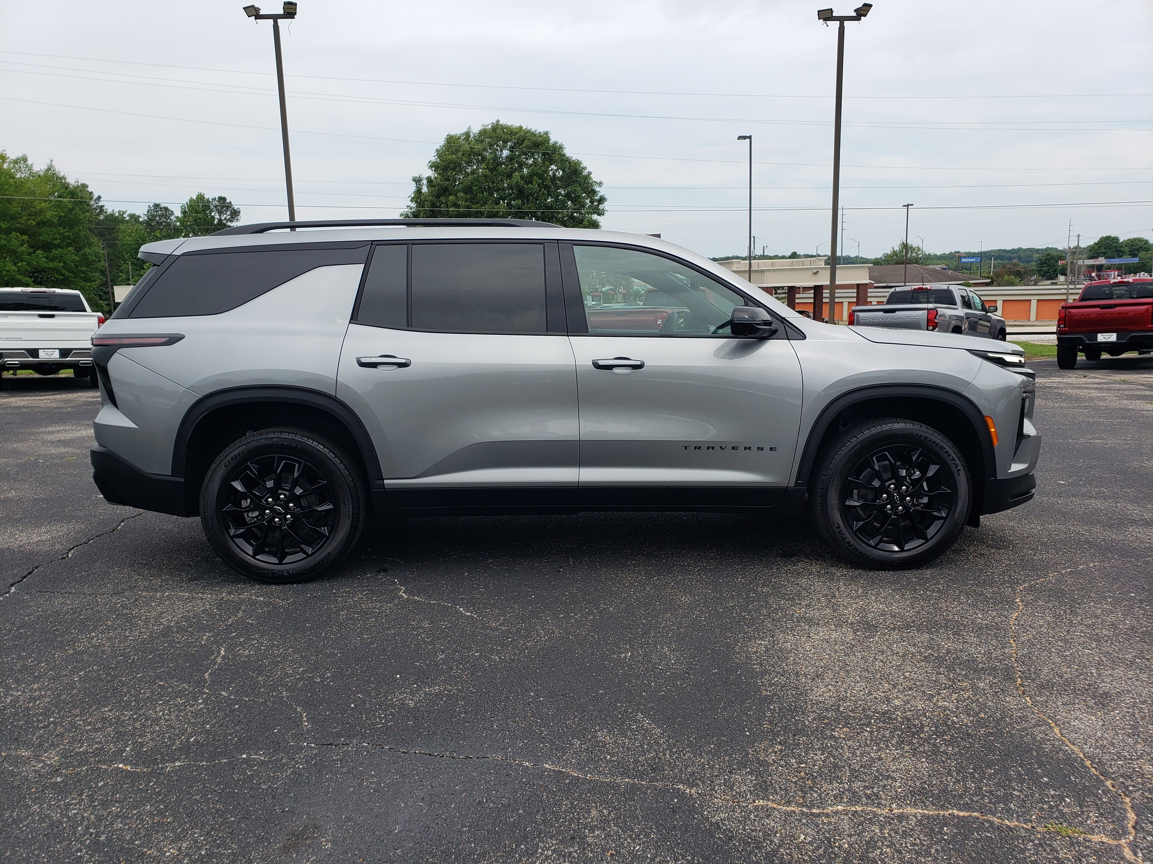 New 2026 Chevrolet Traverse LT w/ Midnight/Sport Edition FWD image 5