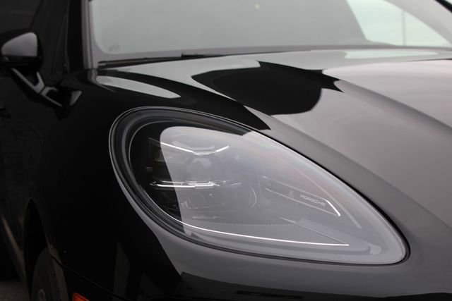 Certified 2026 Porsche Macan AWD/4WD image 13