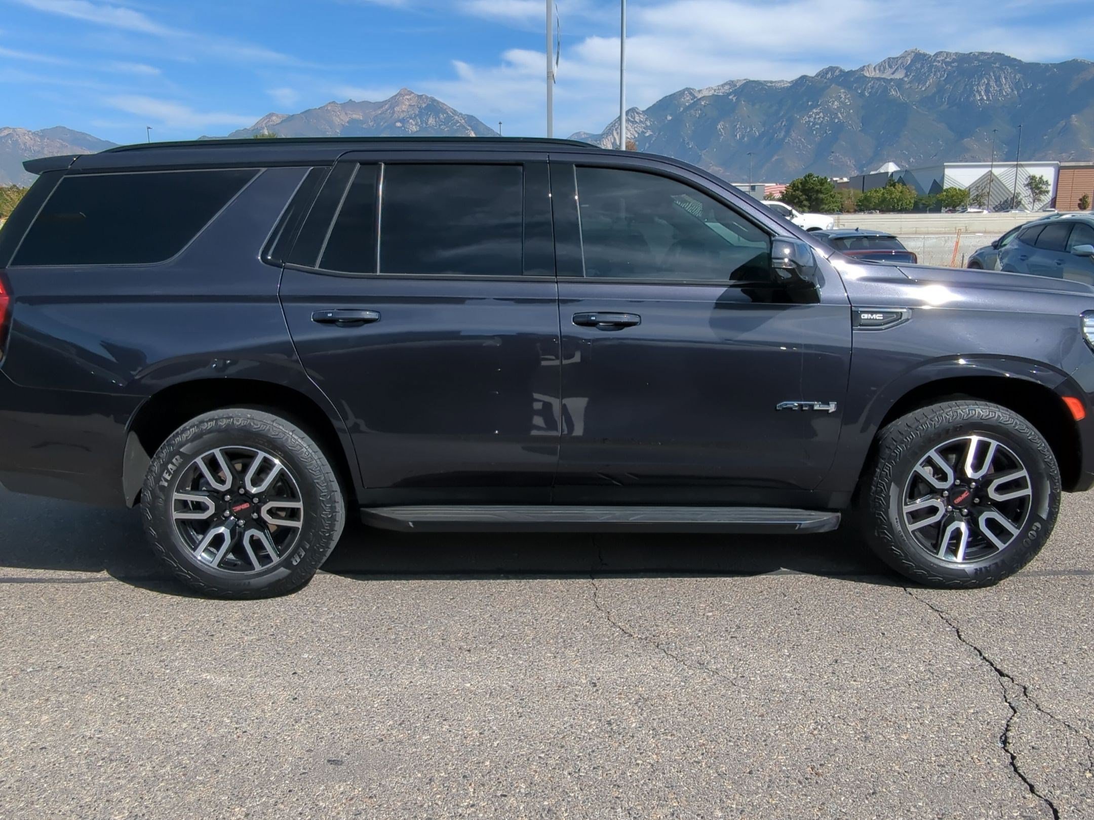 Used 2023 GMC Yukon AT4 w/ Technology Package AWD/4WD image 7