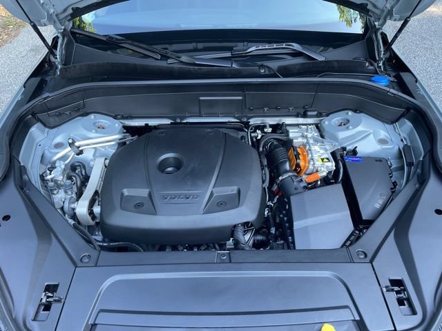 Certified 2025 Volvo XC90 T8 Plus w/ Protection Package Premier AWD/4WD image 28