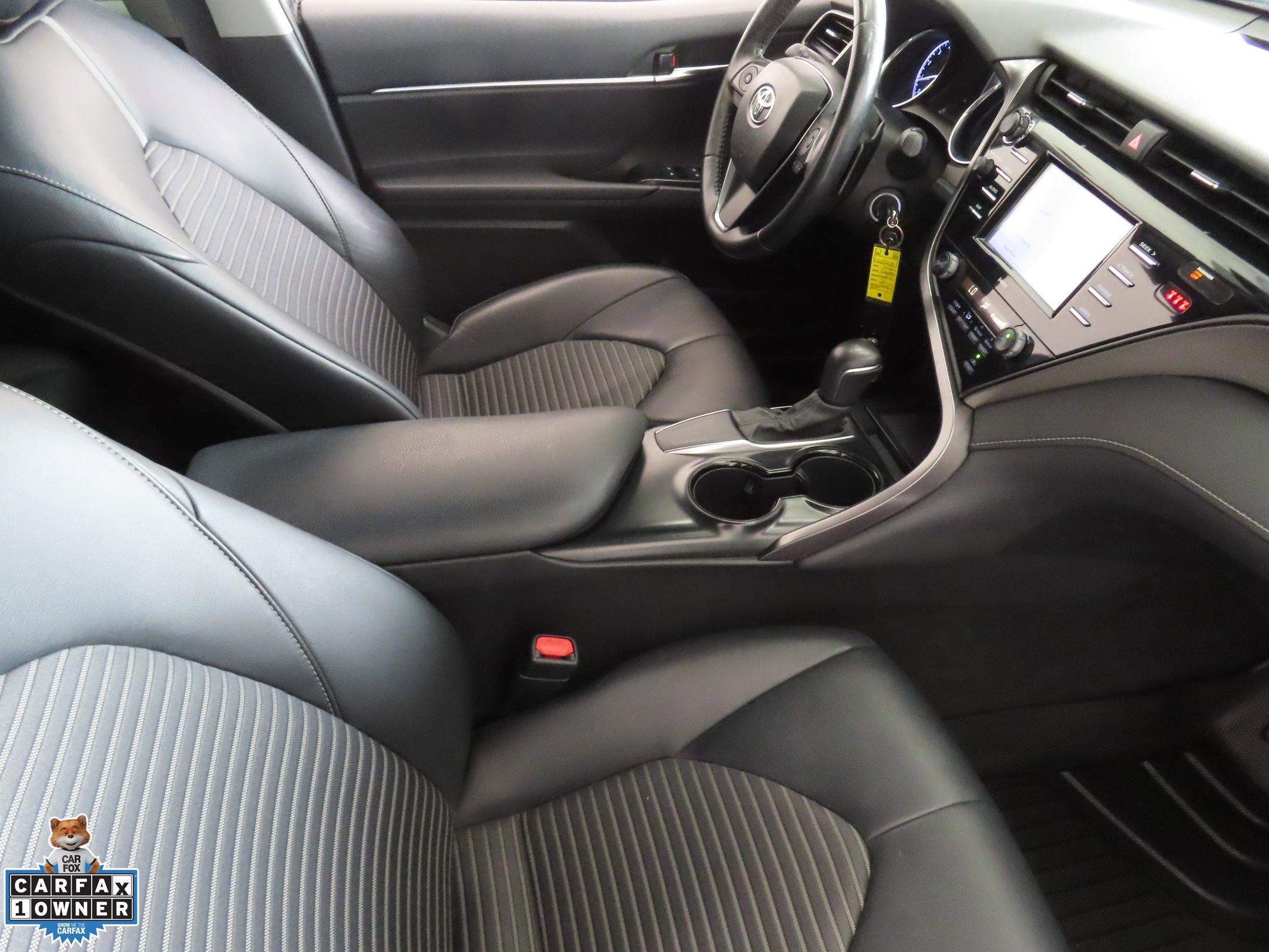 Used 2020 Toyota Camry SE FWD image 23