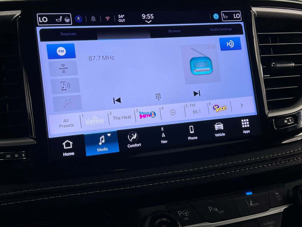 Certified 2024 Chrysler Pacifica Limited image 17