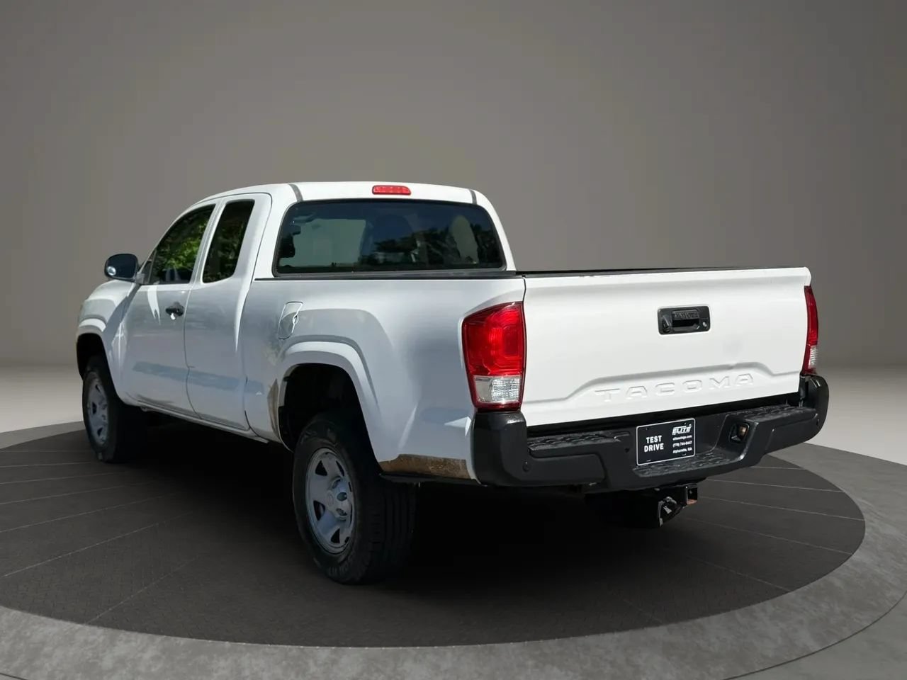 Used 2016 Toyota Tacoma SR RWD image 4