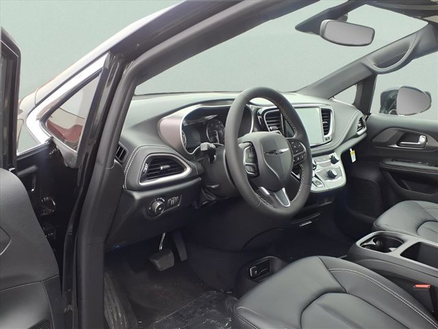New 2026 Chrysler Pacifica Select image 8