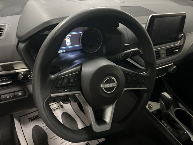 Used 2024 Nissan Altima 2.5 SV image 18