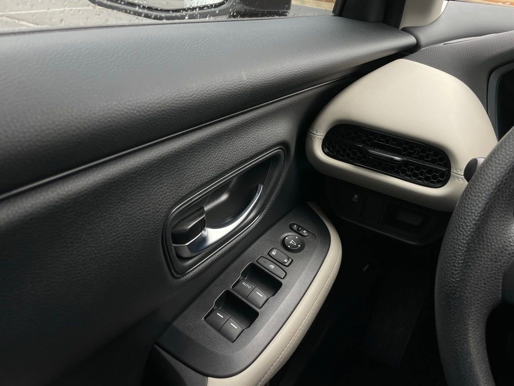 Certified 2025 Honda HR-V LX image 22