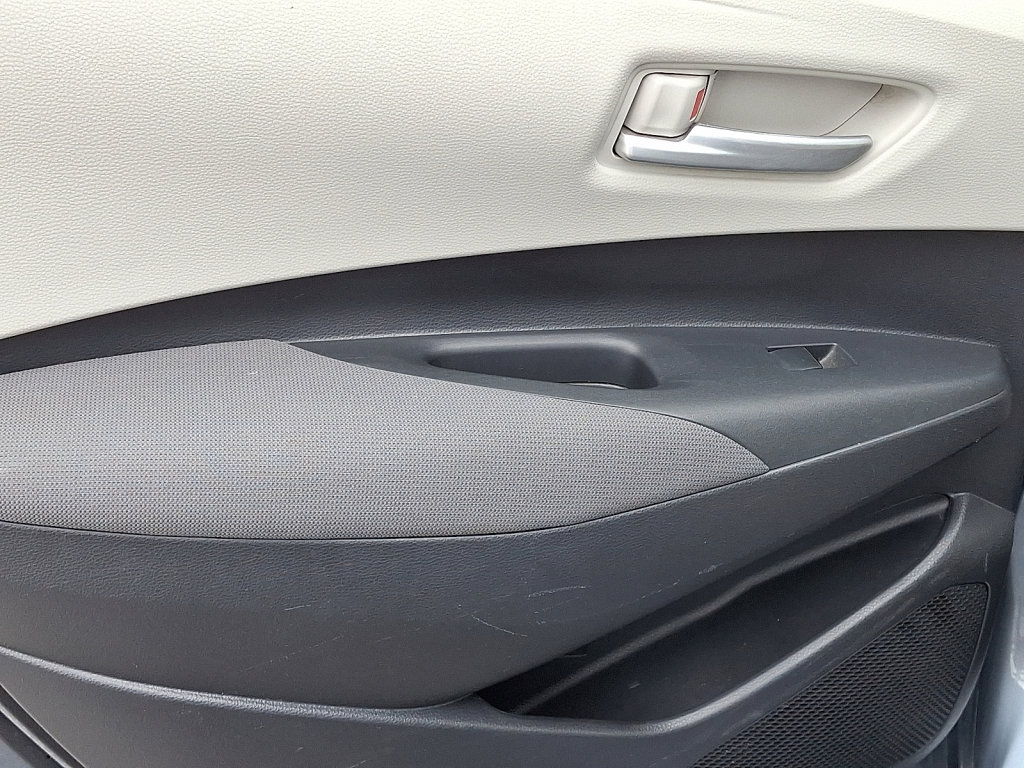 Used 2020 Toyota Corolla LE image 19