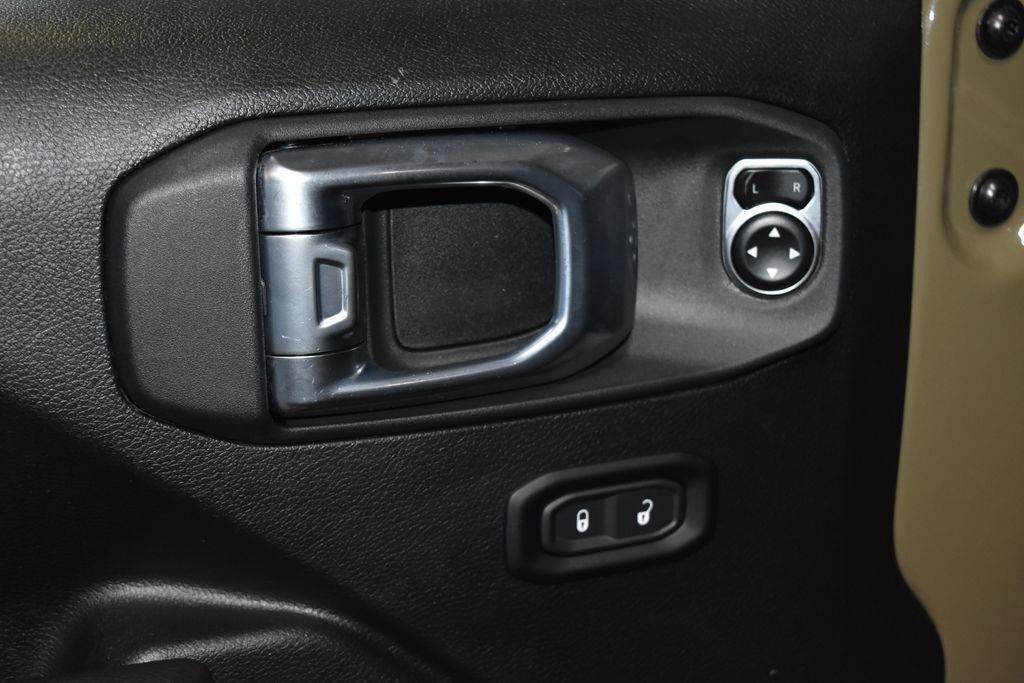 Used 2025 Jeep Wrangler Unlimited Rubicon AWD/4WD image 5