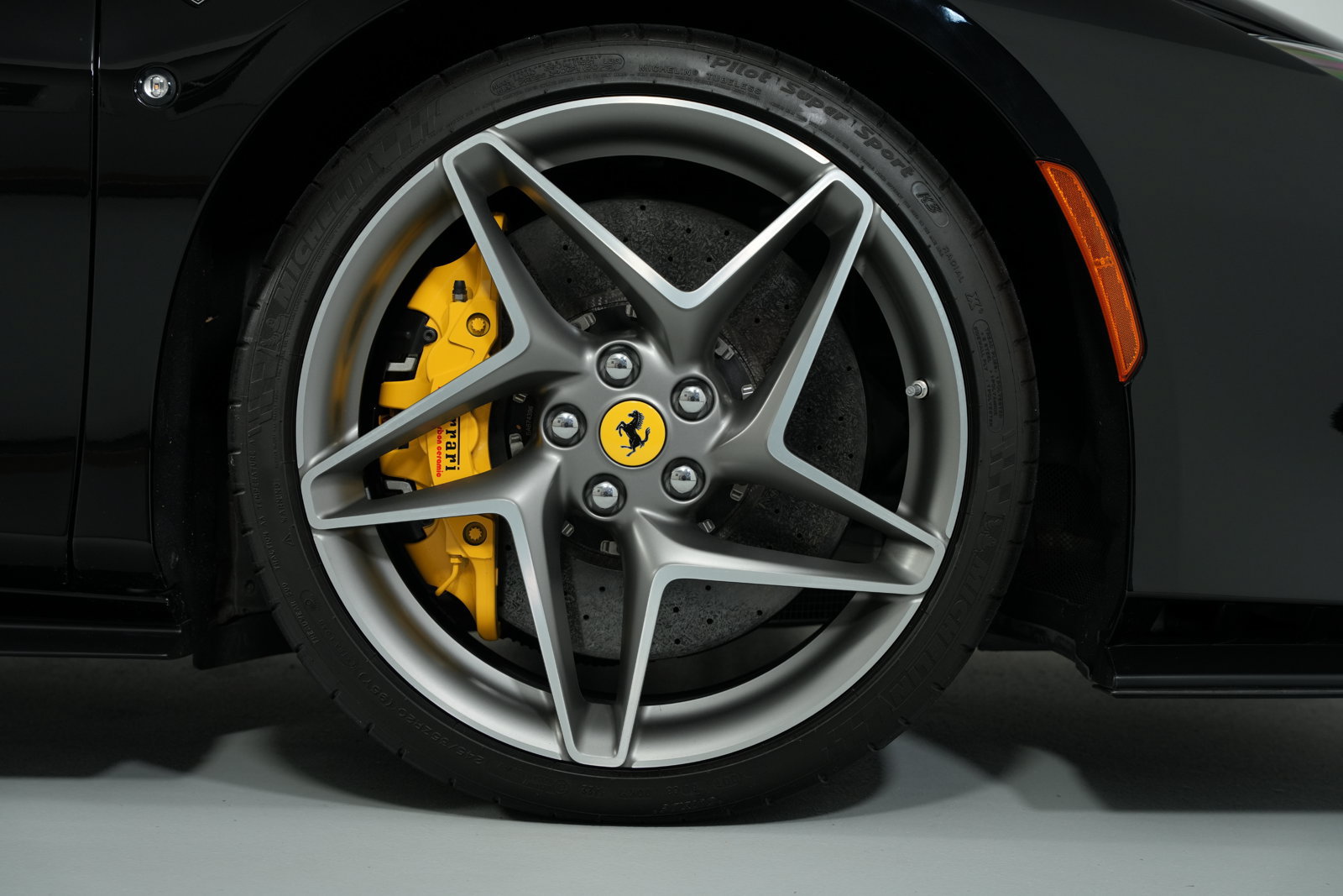Used 2022 Ferrari F8 Spider RWD image 17