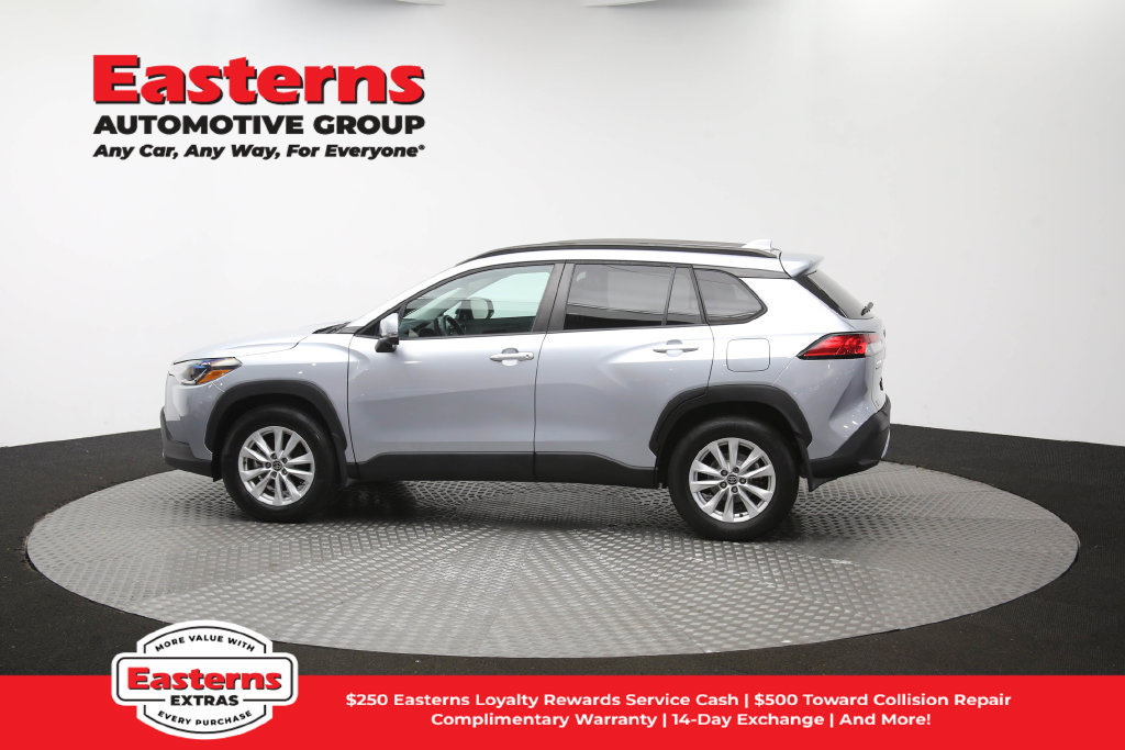 Used 2022 Toyota Corolla Cross LE AWD/4WD image 58