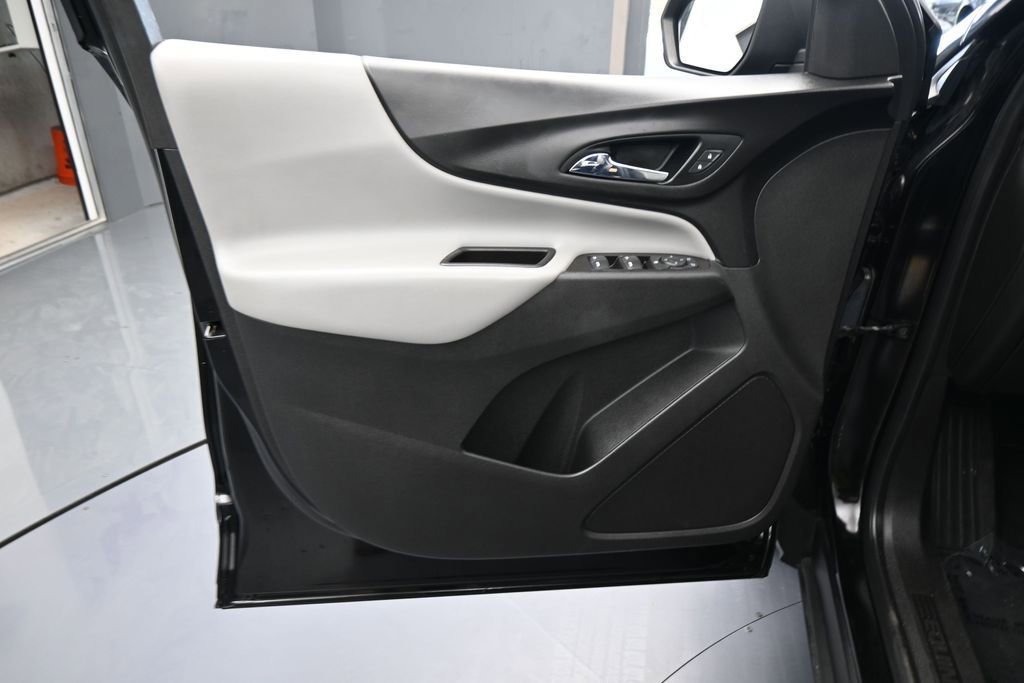 Used 2021 Chevrolet Equinox LS FWD image 12