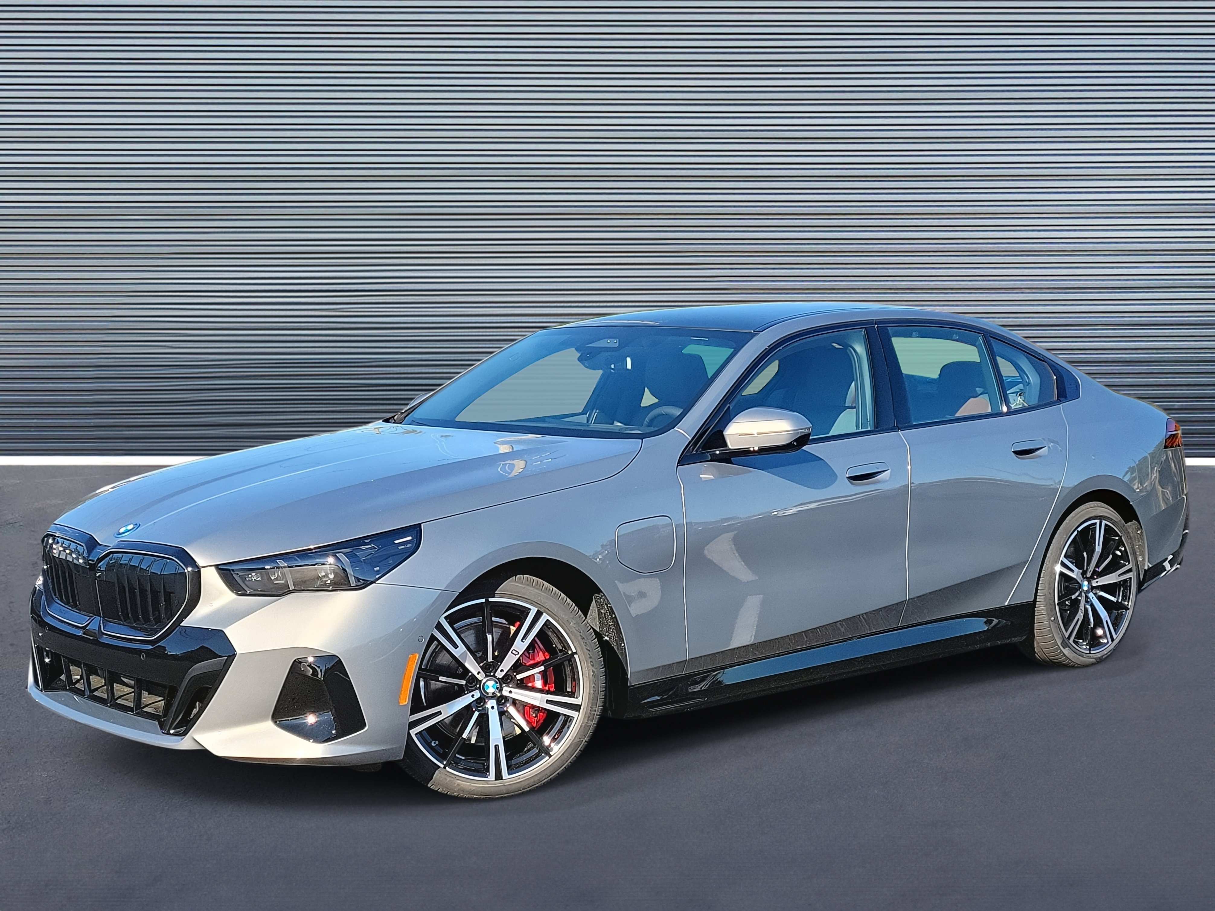 New 2026 BMW 550e xDrive w/ Executive Package image 1