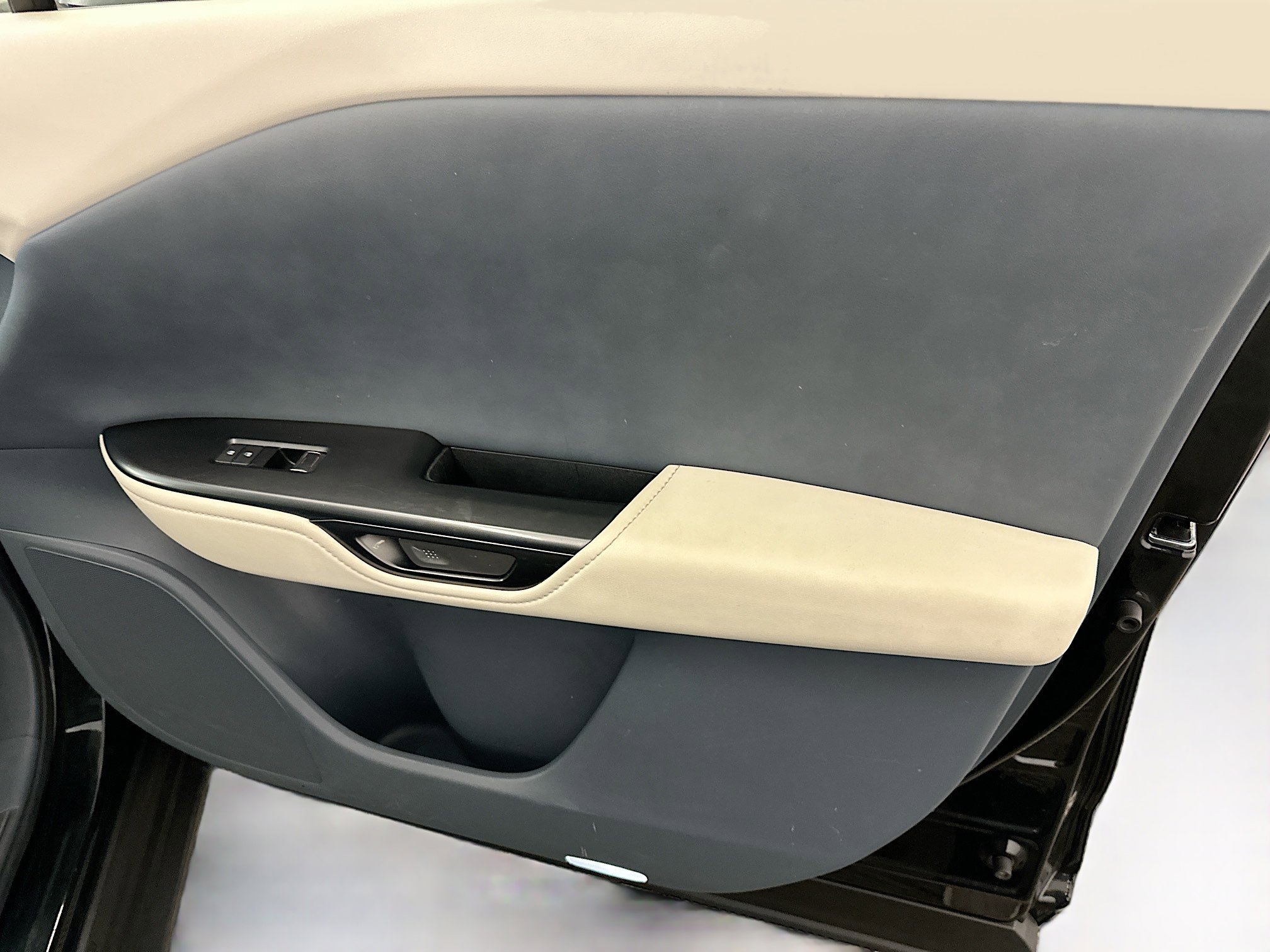 Used 2023 Lexus RZ 450e Premium w/ Technology Package image 35