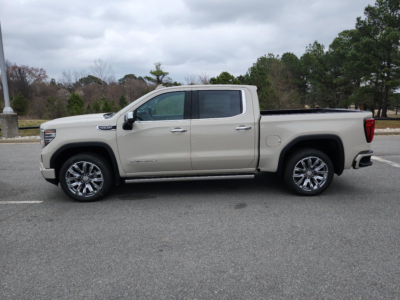 Used 2026 GMC Sierra 1500 Denali w/ Denali Reserve Package AWD/4WD image 2