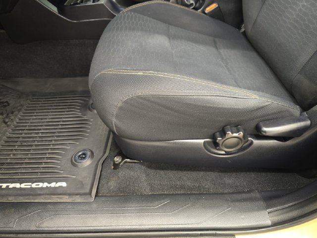 Used 2018 Toyota Tacoma SR5 AWD/4WD image 34