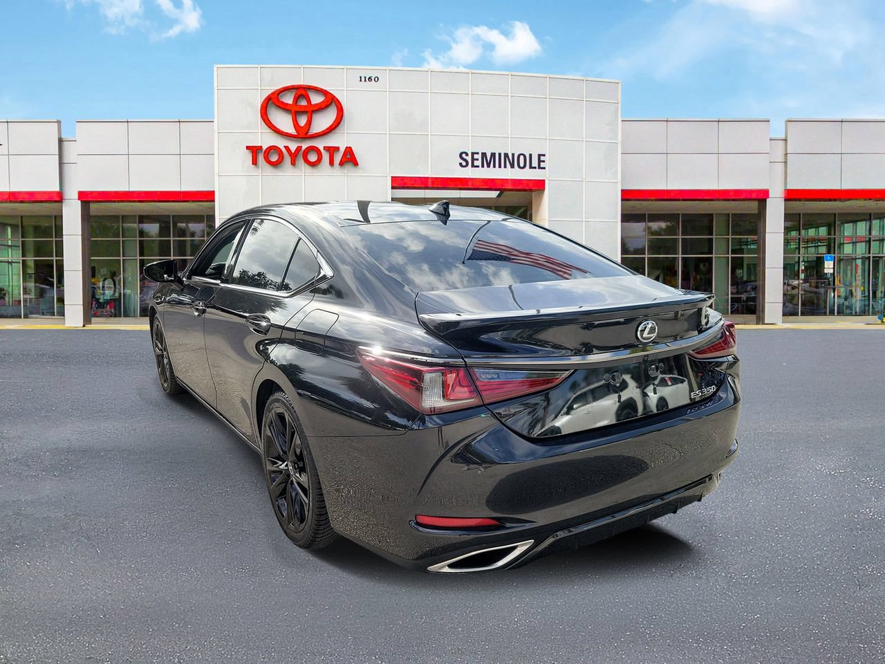 Used 2024 Lexus ES 350 F Sport w/ Accessory Package (Z2) FWD image 4