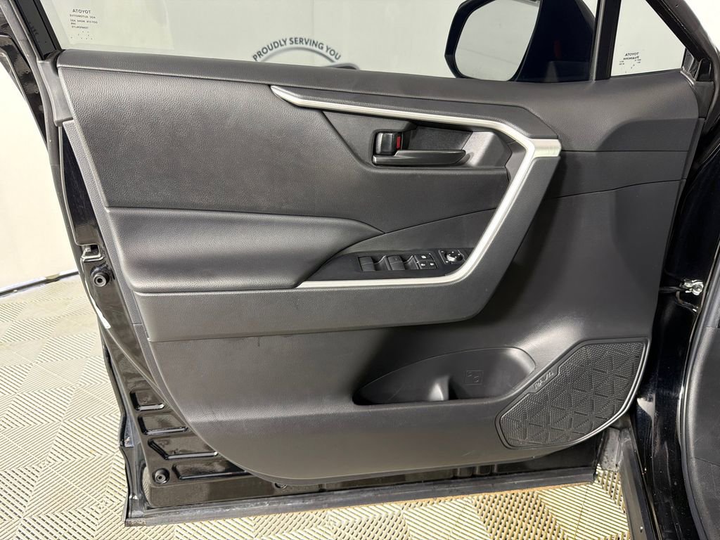 Used 2023 Toyota RAV4 LE image 10