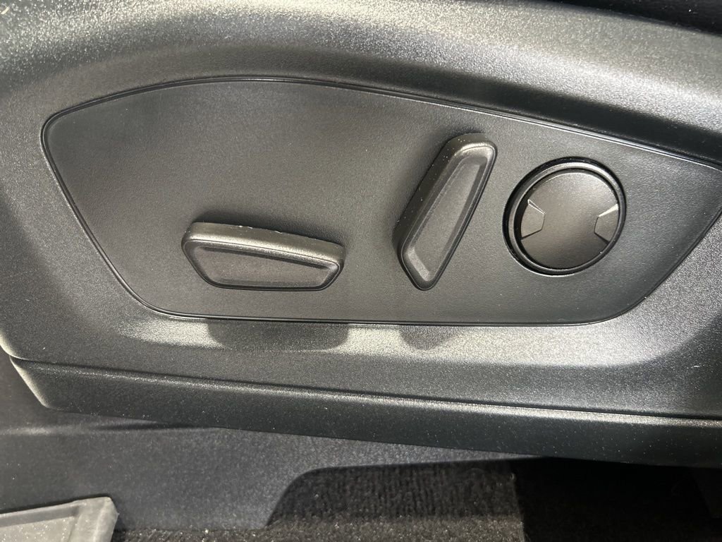 Used 2021 Ford Explorer XLT w/ Equipment Group 202A image 24