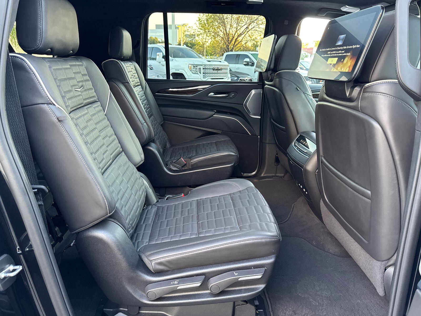 Certified 2024 Cadillac Escalade ESV Sport Platinum w/ LPO, ONYX Package AWD/4WD image 20