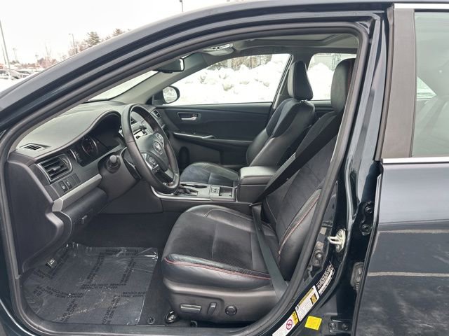 Used 2016 Toyota Camry XSE w/ Moonroof Package image 21