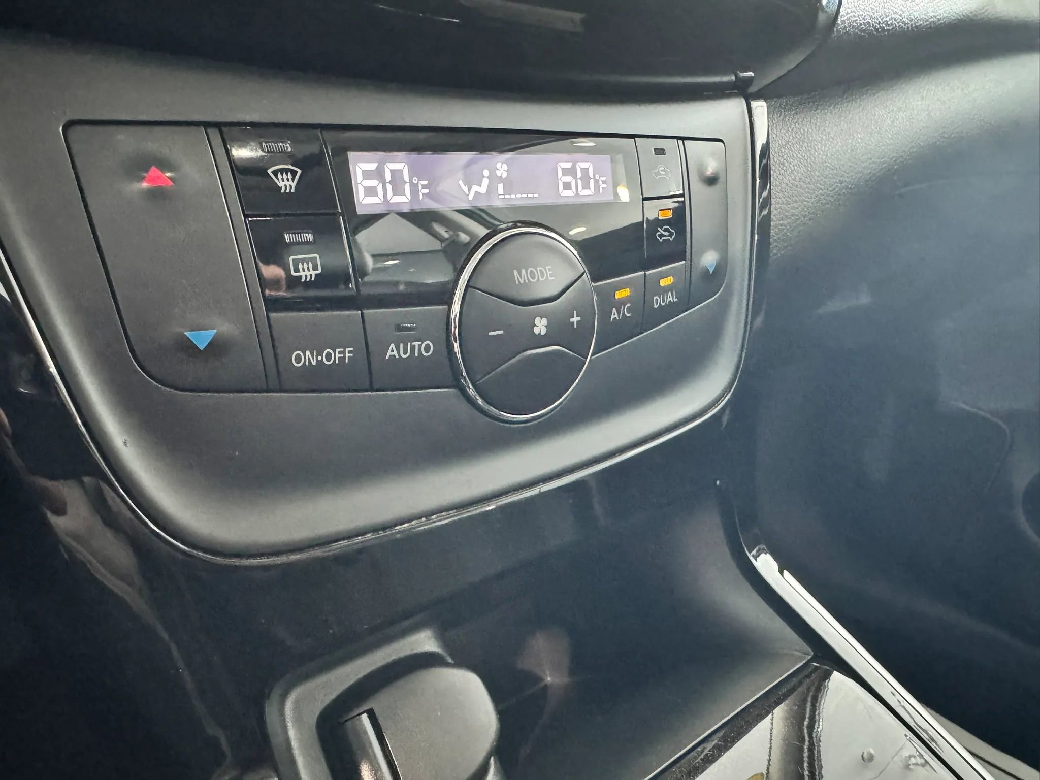 Used 2016 Nissan Sentra SL w/ SL Premium Package FWD image 27