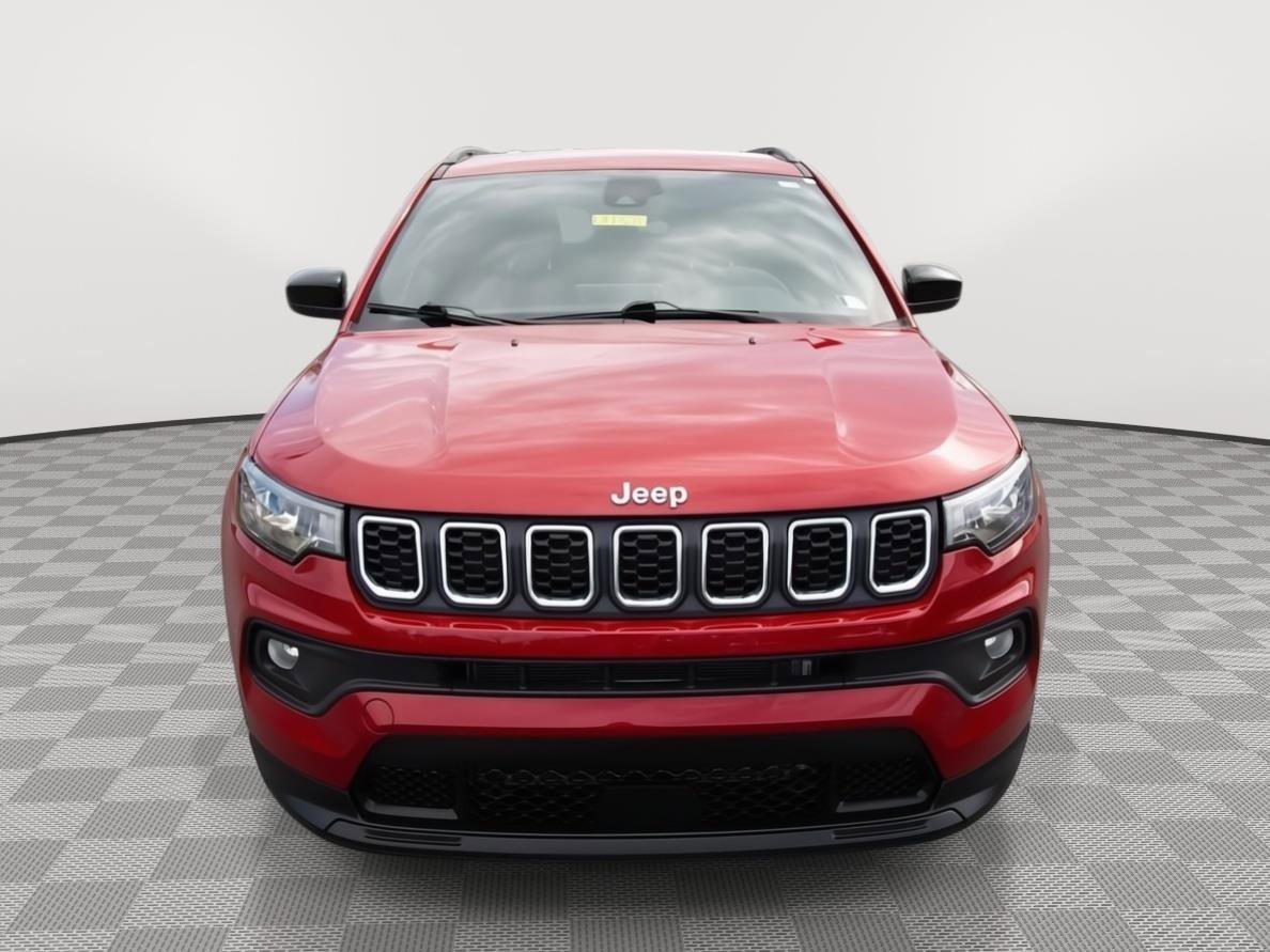 Used 2025 Jeep Compass Latitude AWD/4WD image 8
