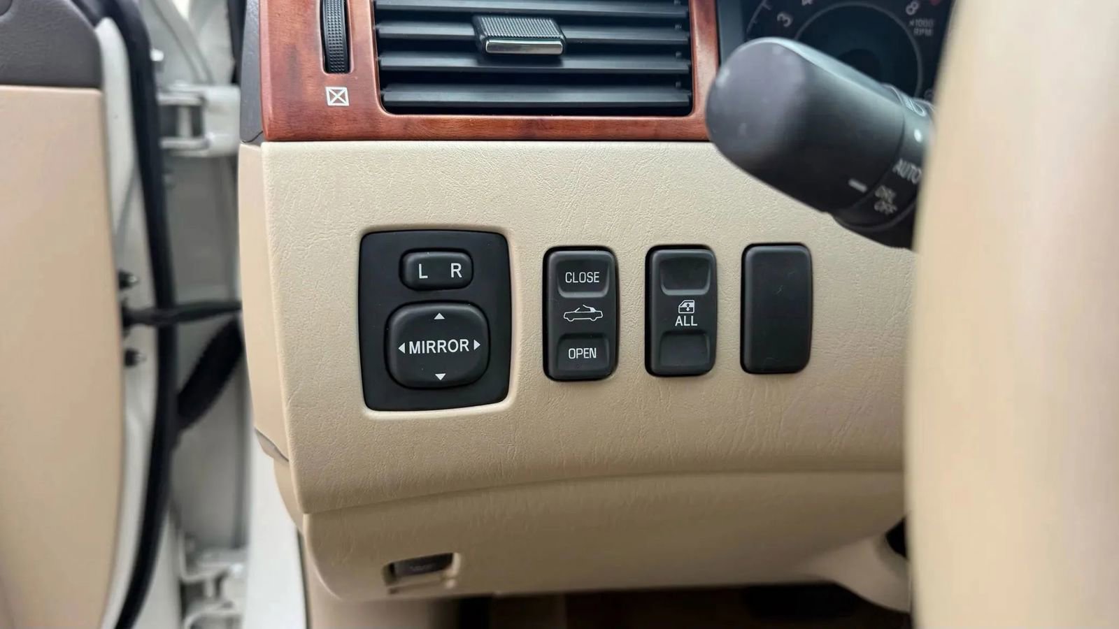 Used 2007 Toyota Solara SLE image 10