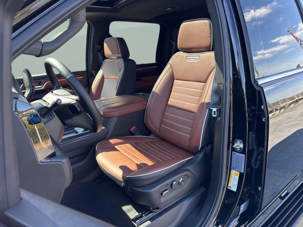 Used 2026 GMC Sierra 2500 Denali Ultimate w/ Max Trailering Package image 10