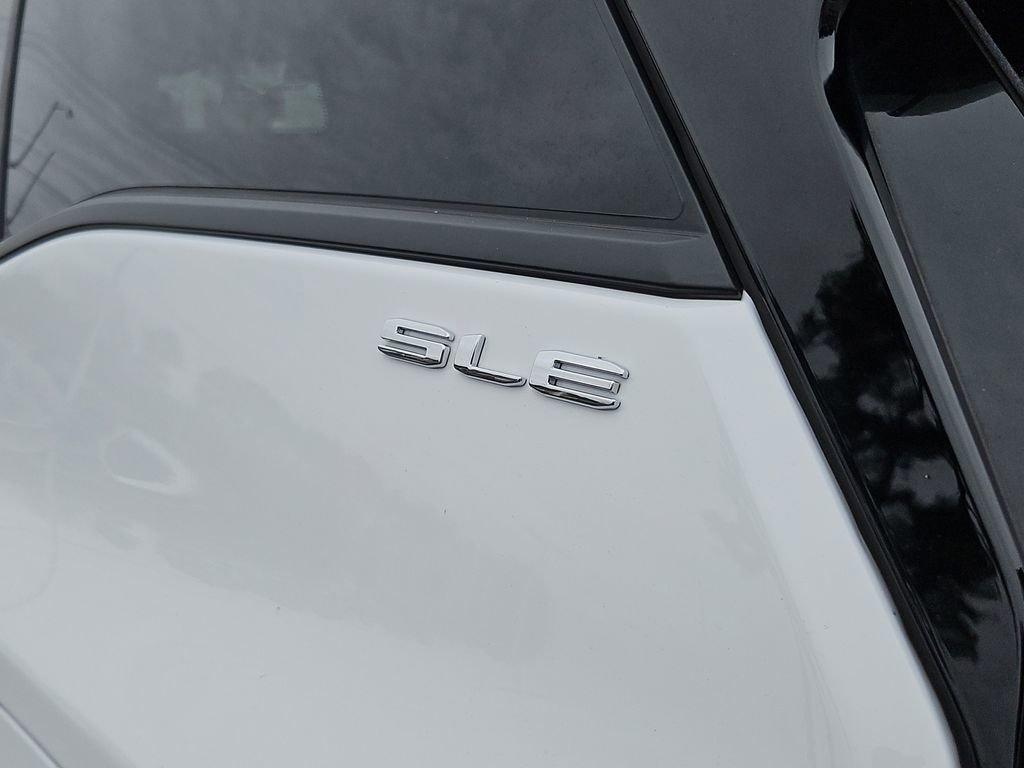 Used 2024 GMC Terrain SLE image 29