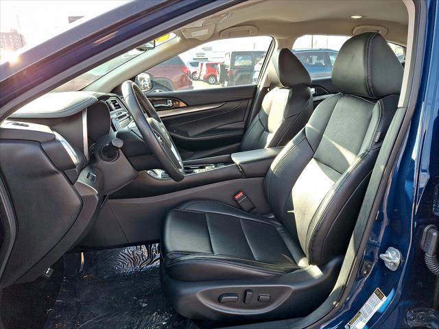 Used 2023 Nissan Maxima SV w/ Floor Mat Group FWD image 9