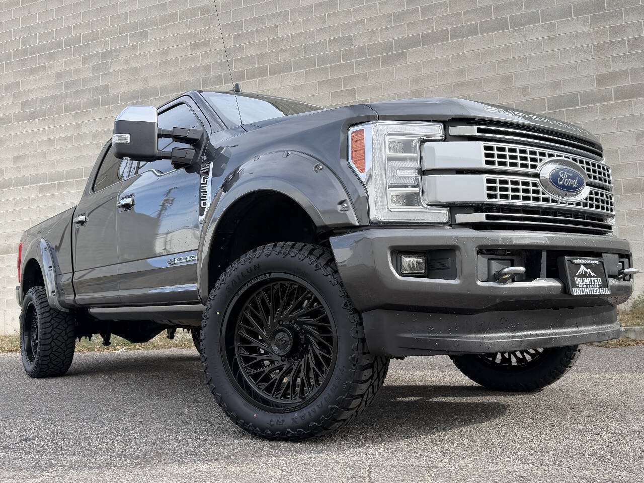 Used 2019 Ford F350 Platinum w/ Platinum Ultimate Package AWD/4WD image 18