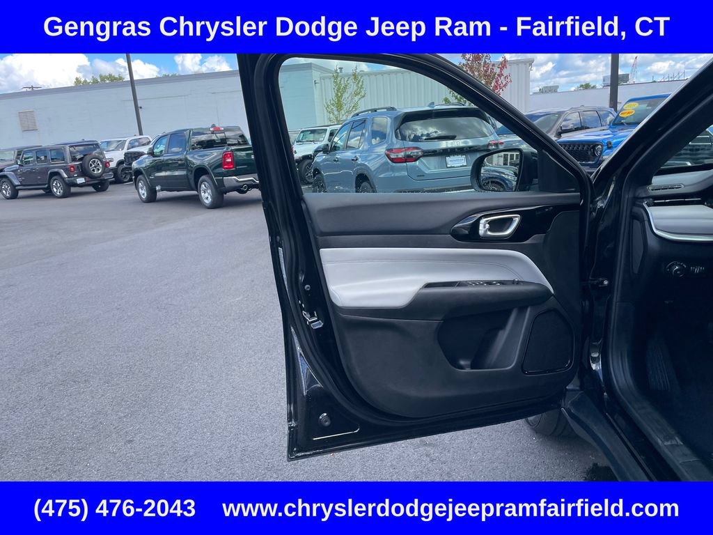 Certified 2025 Jeep Compass Limited AWD/4WD image 41