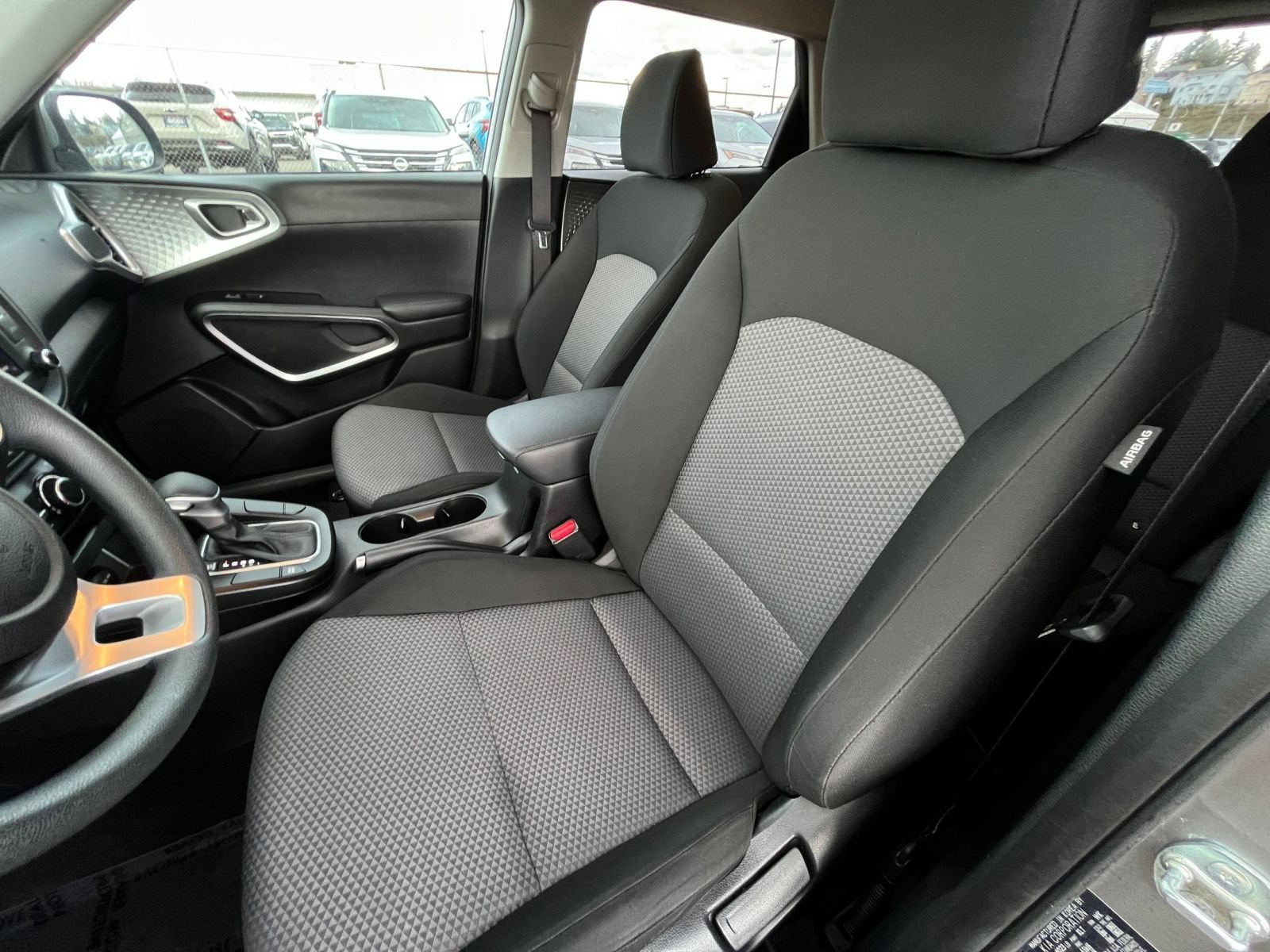 Used 2025 Kia Soul LX w/ LX Technology Package FWD image 35