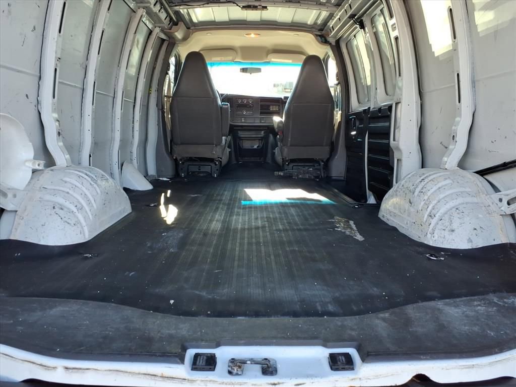 Used 2017 Chevrolet Express 2500 image 12