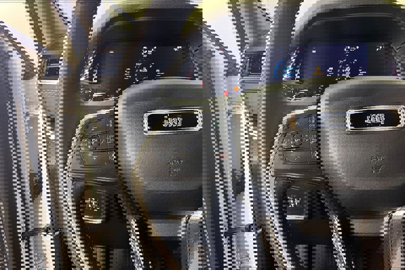 Used 2021 Jeep Grand Cherokee L Laredo w/ Luxury Tech Group I image 23