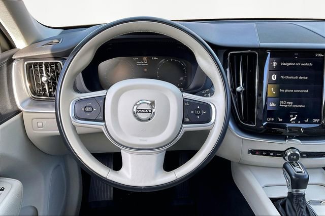 Used 2018 Volvo XC60 T5 Momentum w/ Convenience Package image 8
