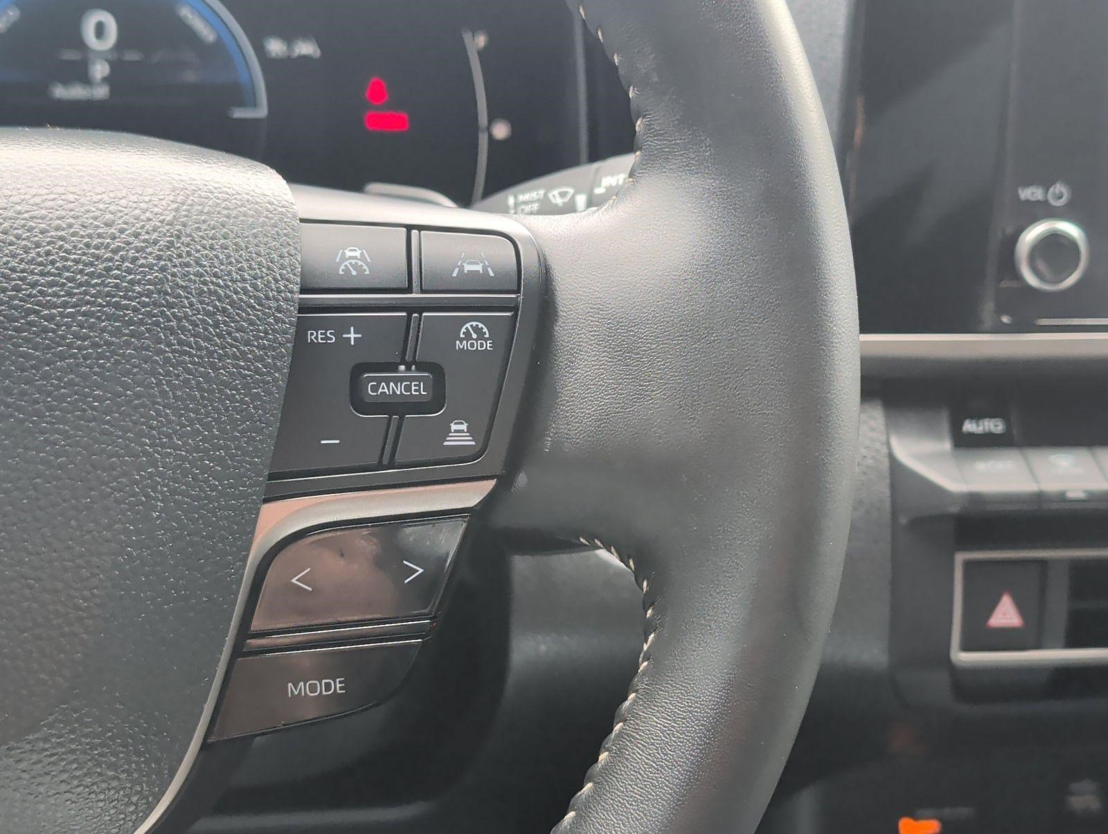 Used 2025 Toyota Camry SE w/ Convenience Package FWD image 15