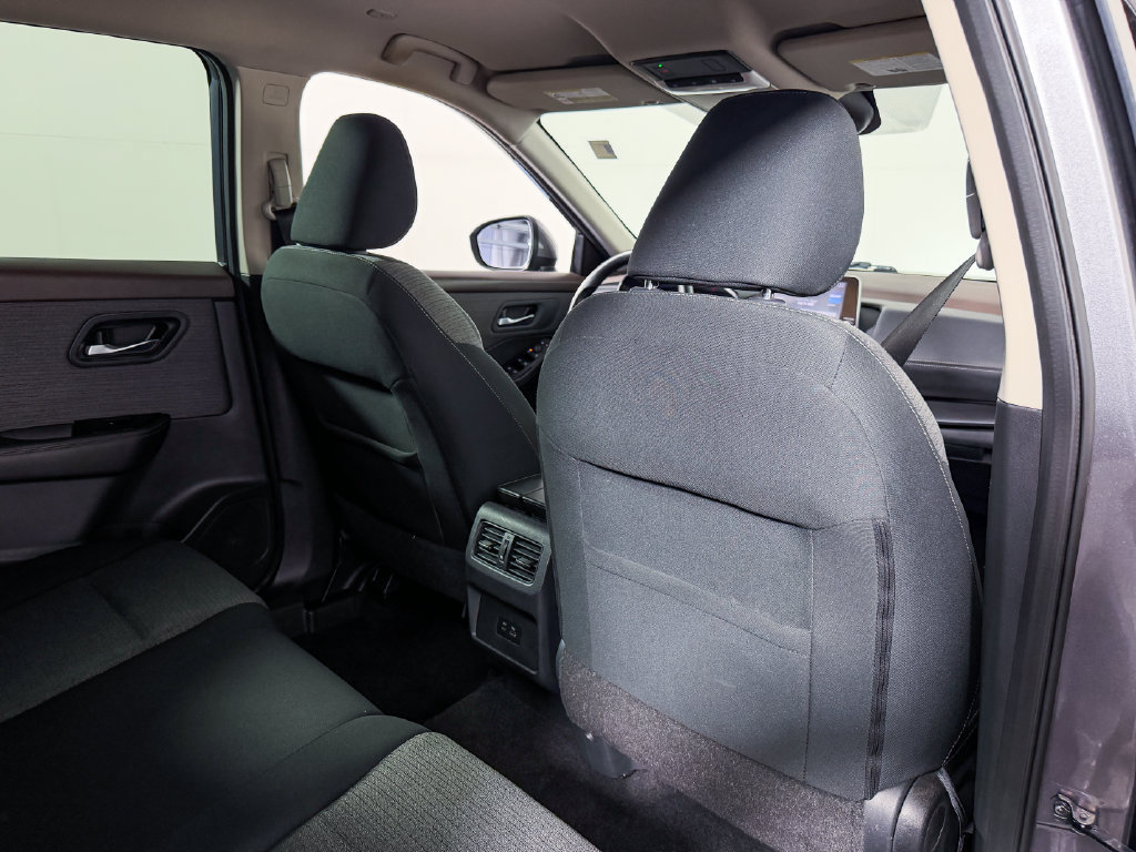 Certified 2022 Nissan Rogue SV FWD image 42