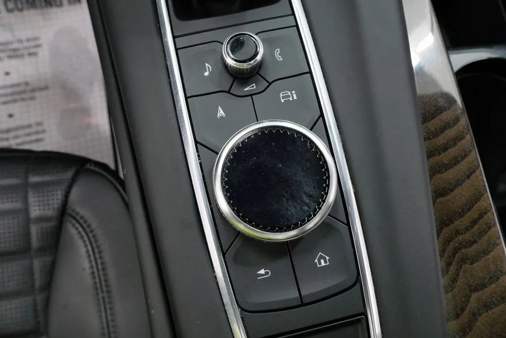 Used 2024 Cadillac Escalade Premium Luxury Platinum AWD/4WD image 35